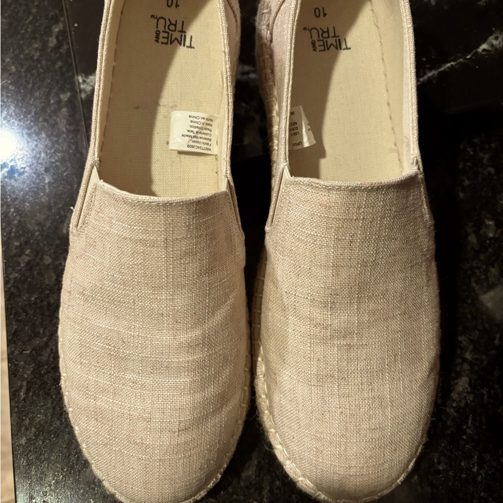 Linen flats with braided trim